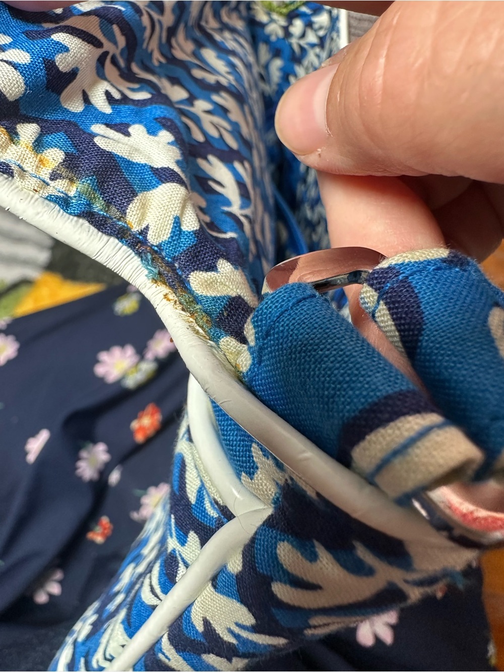 Vera Bradley crossbody bag in Blue Lagoon quilted pattern - Picture 15 of 16